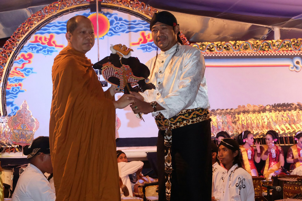 20170509 Sambut Waisak, Sangha Theravada Indonesia Gelar Pertunjukan Wayang Kulit 2