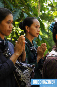 Upacara Tribuana Manggala Bhakti, Nyuwun Tirtha Suci Waisak