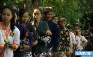 Upacara Tribuana Manggala Bhakti, Nyuwun Tirtha Suci Waisak