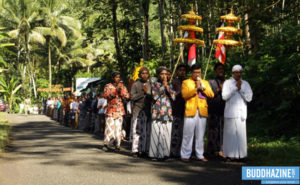 Upacara Tribuana Manggala Bhakti, Nyuwun Tirtha Suci Waisak