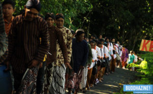 Upacara Tribuana Manggala Bhakti, Nyuwun Tirtha Suci Waisak