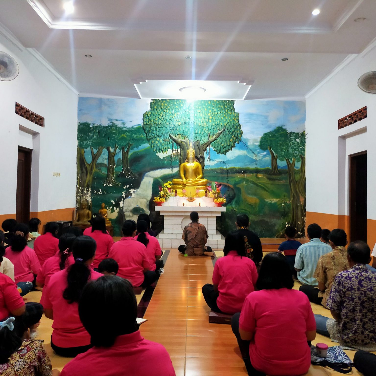 Vihara Se Jawa Tengah Ikuti Pembukaan Atthasila Sebulan Pendalaman