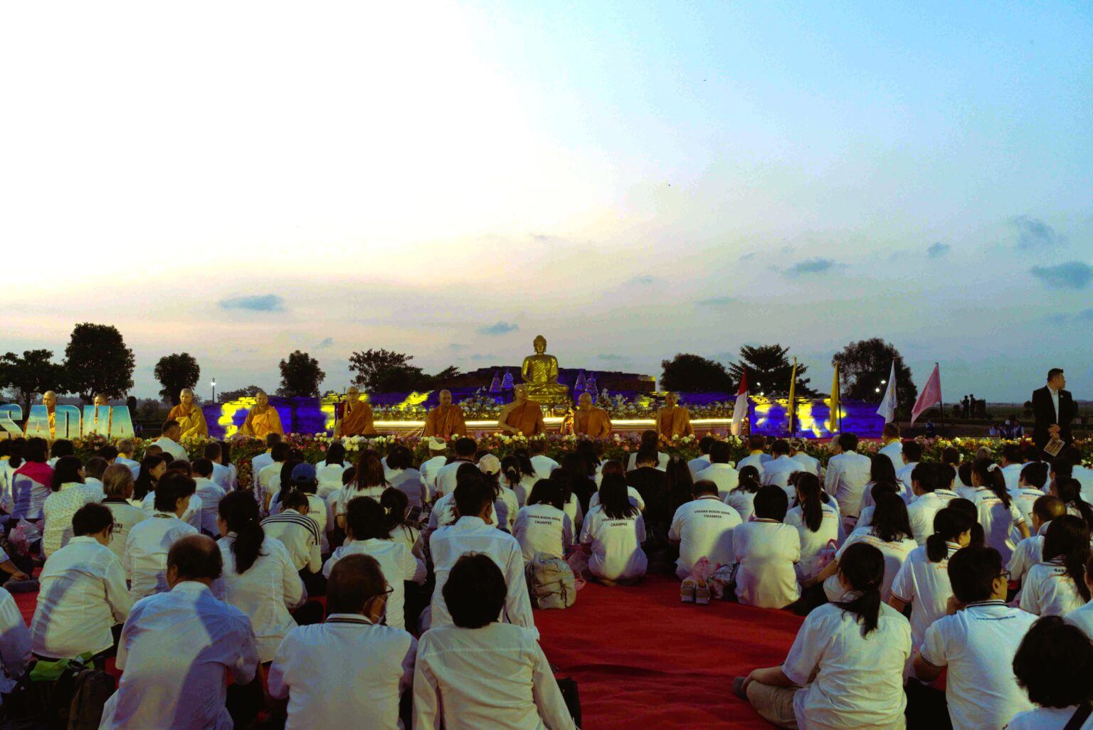 Dharmayatra Ke Candi Mendut Dan Candi Borobudur Buddhazine