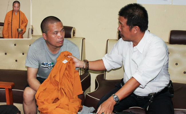 Seorang Bhiksu Gadungan Ditangkap Ketika Sedang Meminta-minta