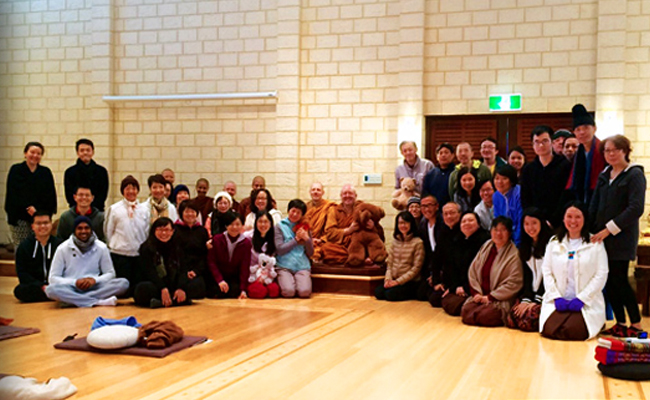 Retret Meditasi di Perth Bersama Ajahn Brahm
