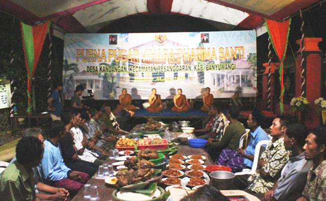 Umat Buddha Banyuwangi Gelar Syukuran Vihara Baru dengan Kendurian