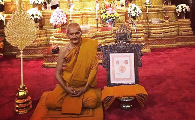 Bhikkhu Jinadhammo Terima Gelar Kehormatan dari Kerajaan Thailand
