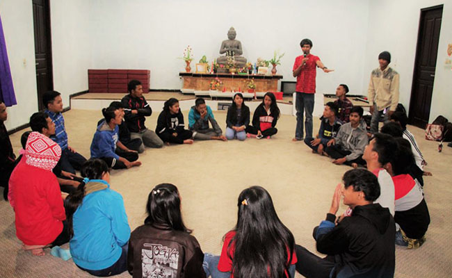 ‘Sistem Pendidikan yang Kacau Bikin Pemuda Buddhis Pedesaan Minder’