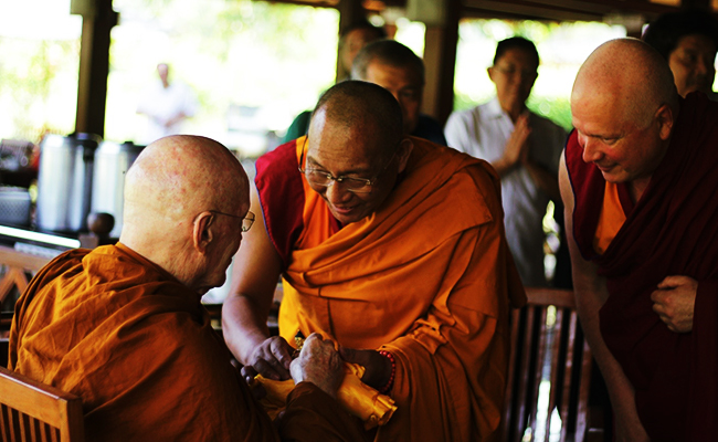 Pertemuan Dua Guru Besar Buddhis Beda Tradisi