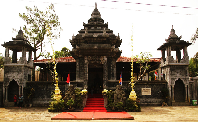Keistimewaan Vihara Buddharatana Ampelgading, Malang