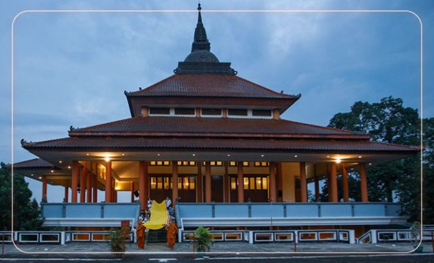 Yakin Tidak Pengin Mampir ke Vihara Buddhagaya Watu Gong Semarang?