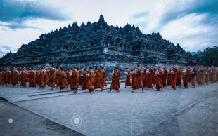 Kumandang Lantunan Sakral Tipitaka di Candi Borobudur