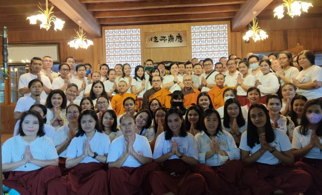 Mindfulnes Retret Sekolah Tri Ratna: Guru Harus Sejahtera Mental dan Emosional