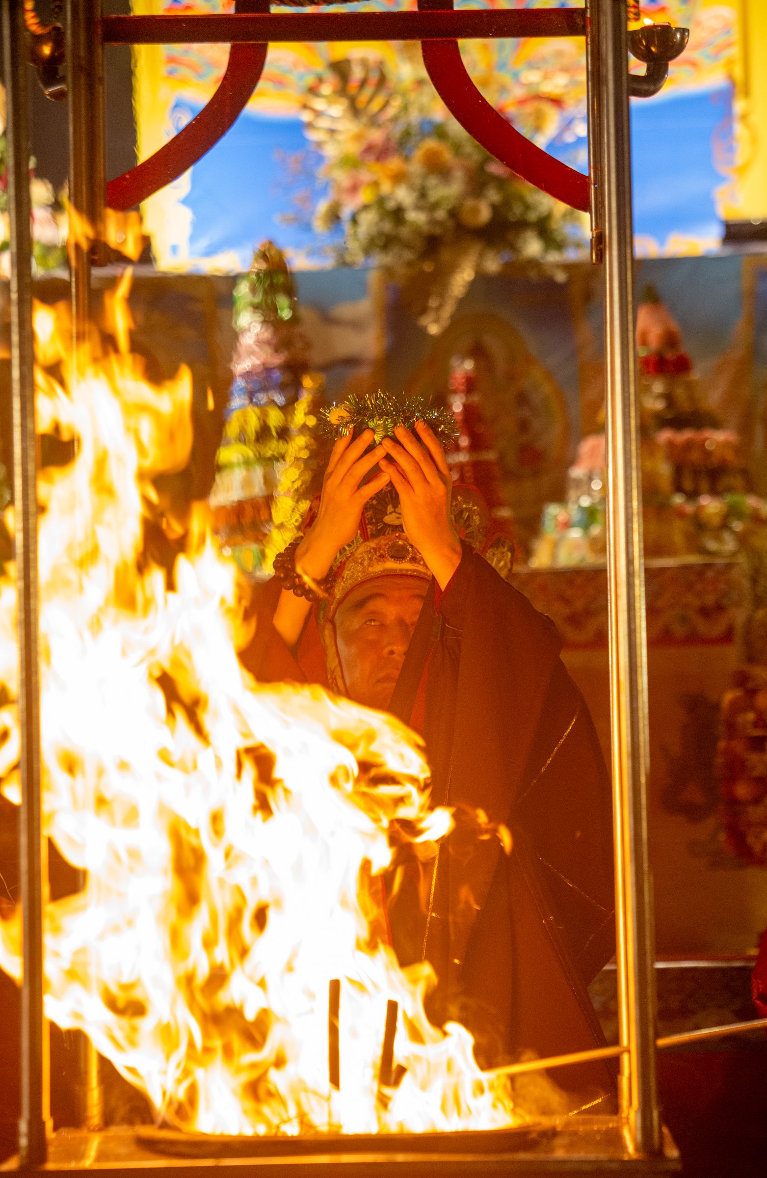 Buddhazine | Ritual Puja Apihoma Jadikan Candi Borobudur Kian Sakral