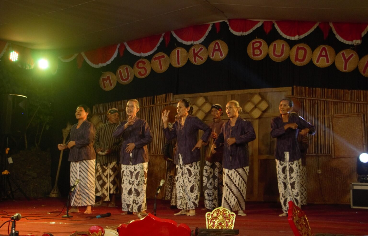 Seni Rakyat Buddhazine | Lumbung Seni Rakyat Gunung Kidul, Wadah untuk Mempererat ...