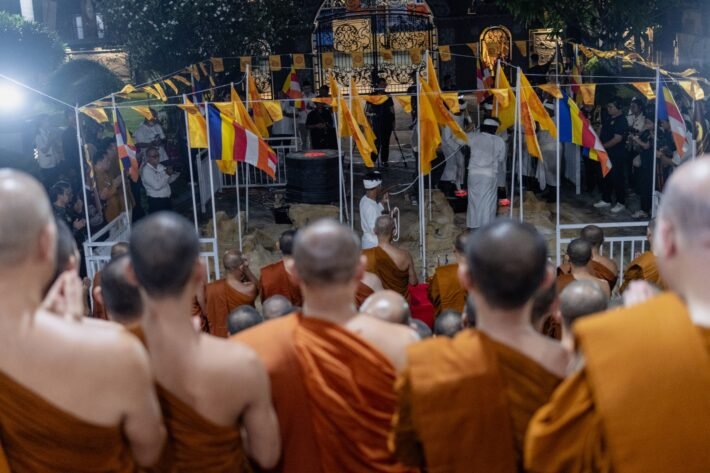 Mengukir Sejarah di Bumi Sulawesi: Pengecoran Keempat Rupang Buddha Nusantara di Palu. Foto: Ngasiran/Buddhazine